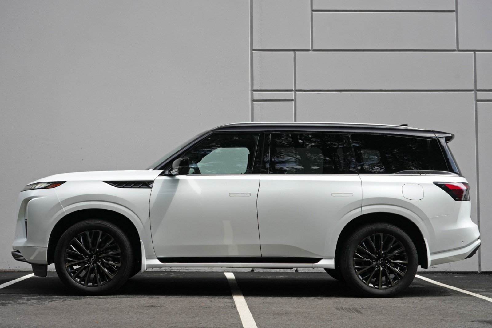 Used 2026 INFINITI QX80 Autograph w/ Premium Cargo Package AWD/4WD image 9