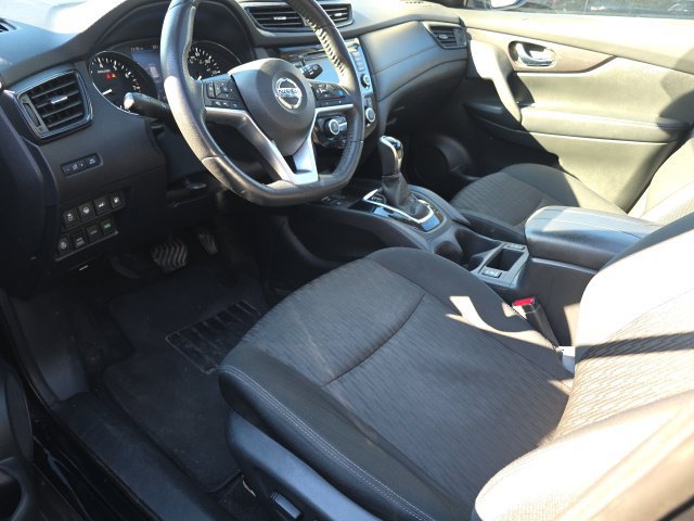 Used 2019 Nissan Rogue SV w/ Sun & Sound Touring Package AWD/4WD image 3