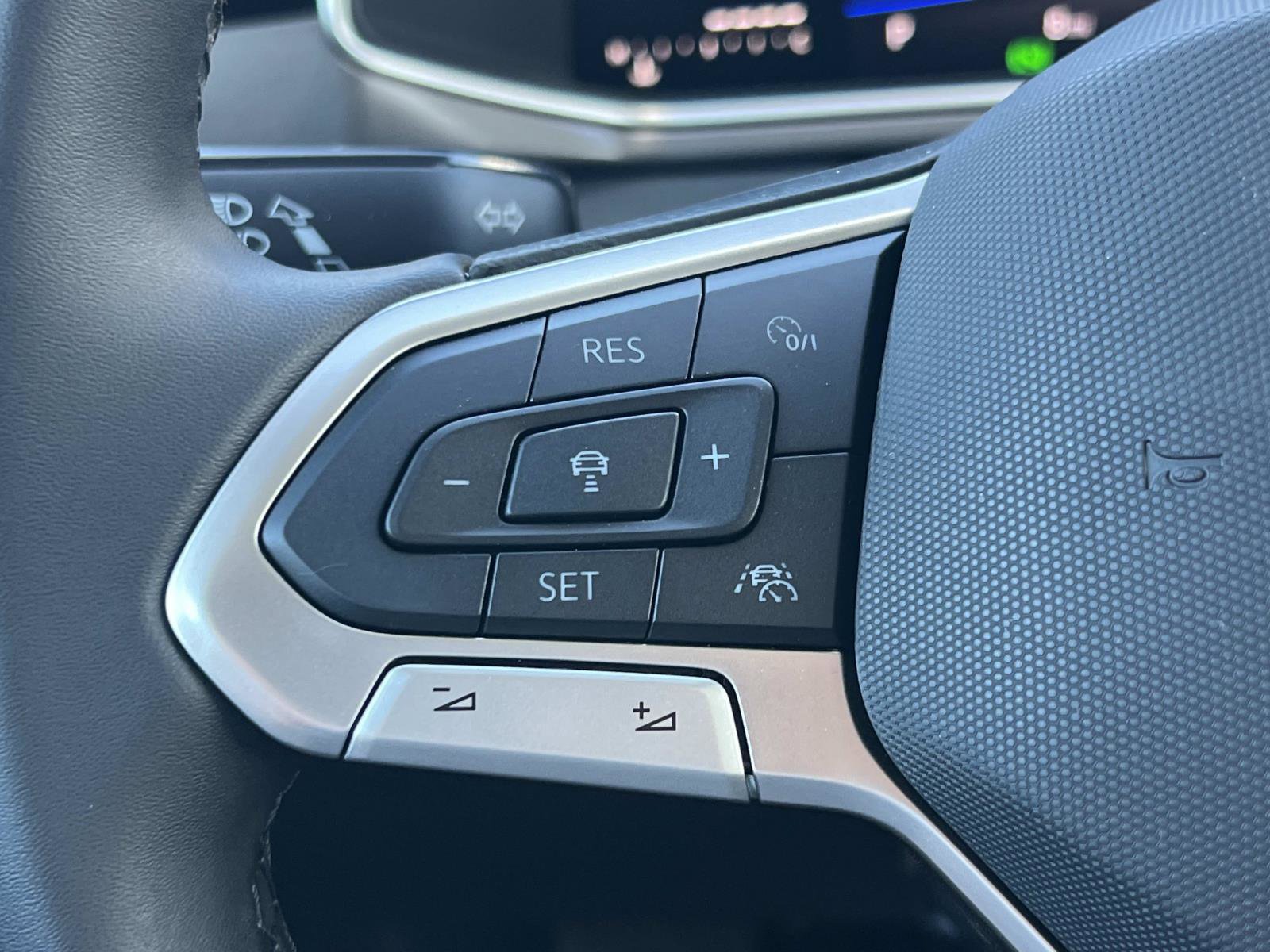 New 2026 Volkswagen Taos SE image 9