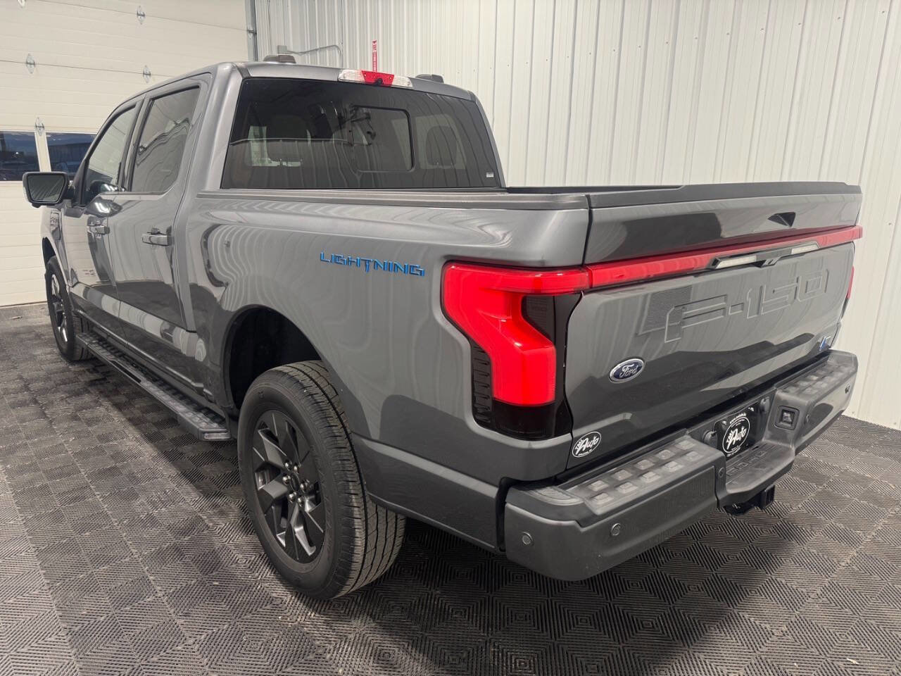 Used 2022 Ford F150 Lightning Lariat image 5