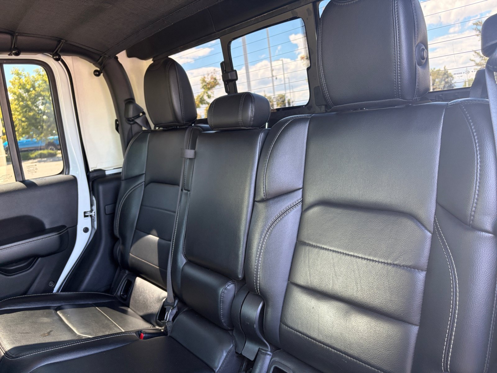 Used 2020 Jeep Gladiator Overland AWD/4WD image 17