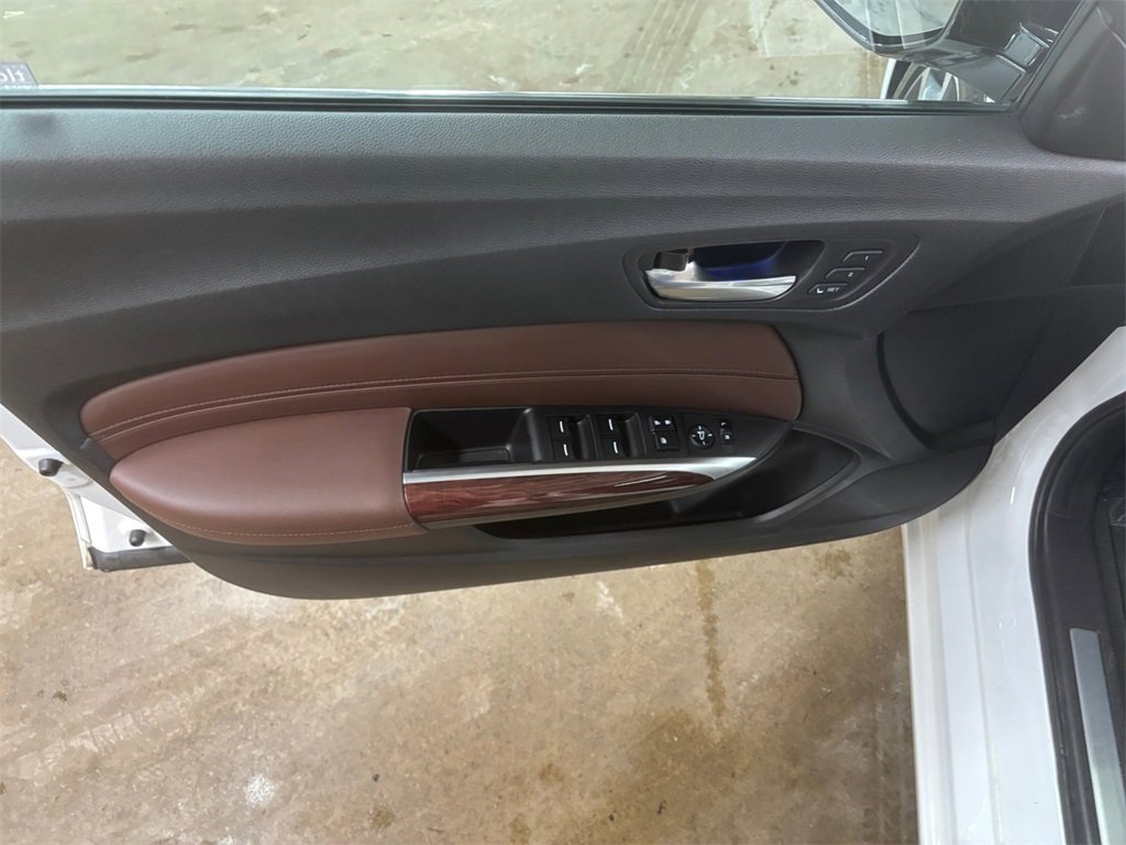 Certified 2017 Acura TLX V6 SH-AWD w/ Technology Pkg image 11