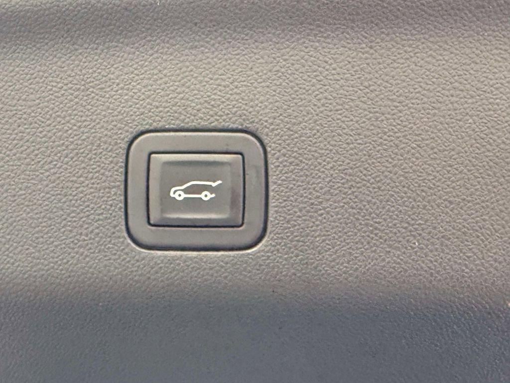 Used 2024 Chevrolet Suburban RST w/ Luxury Package image 19