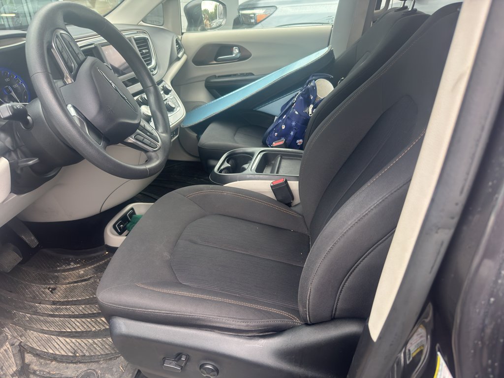 Used 2018 Chrysler Pacifica Touring Plus w/ Tire & Wheel Group FWD image 7