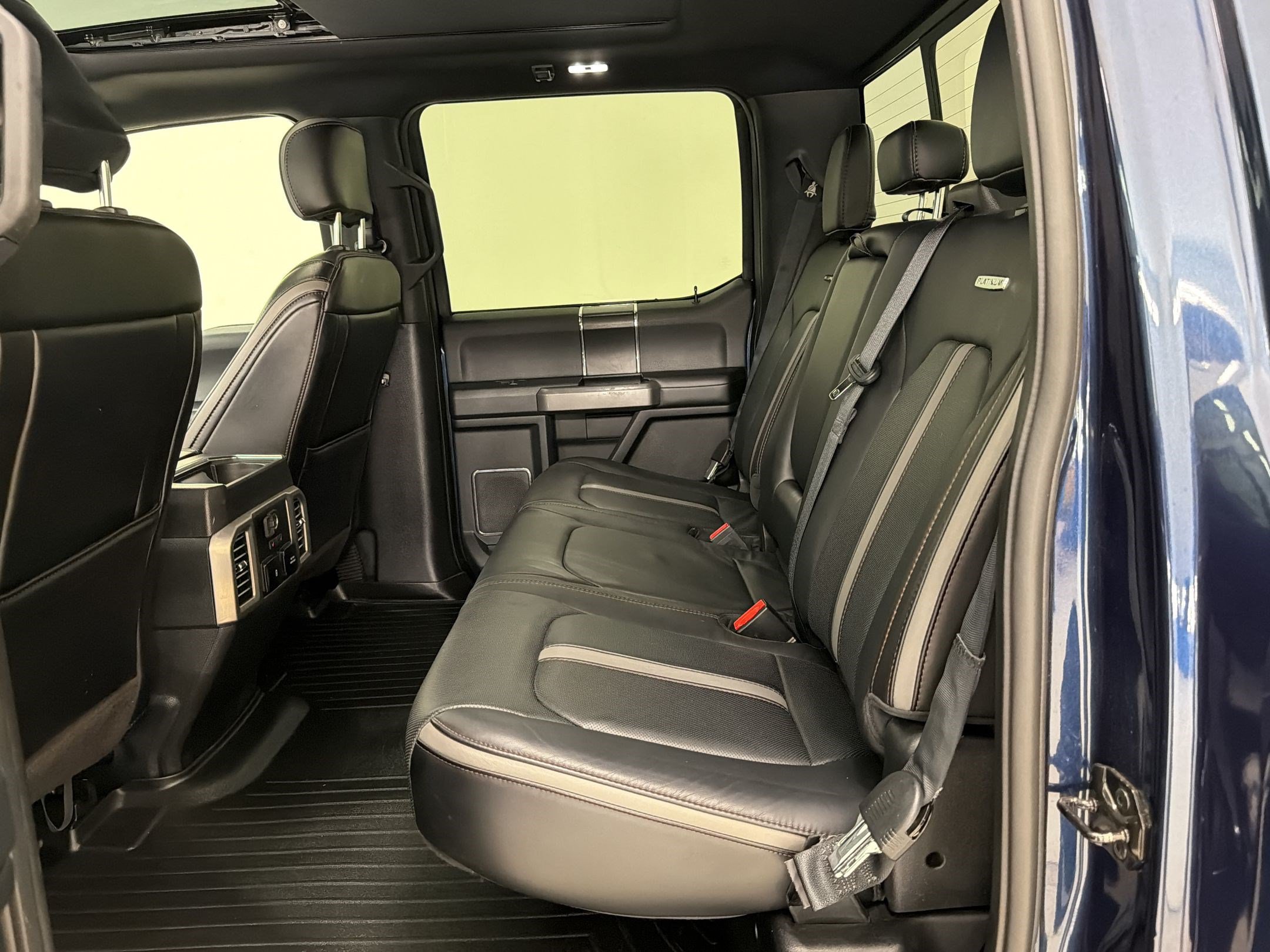 Used 2018 Ford F150 Platinum w/ Equipment Group 701A Luxury AWD/4WD image 14