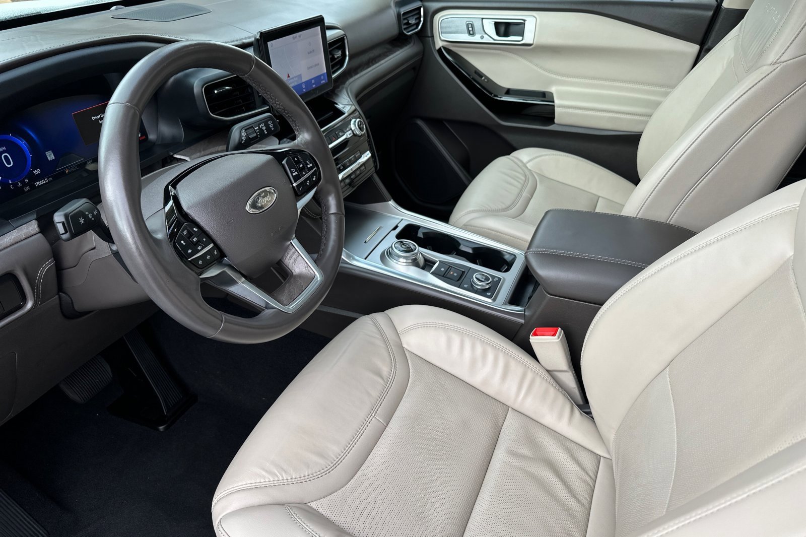 Used 2023 Ford Explorer Platinum w/ Equipment Group 601A image 10