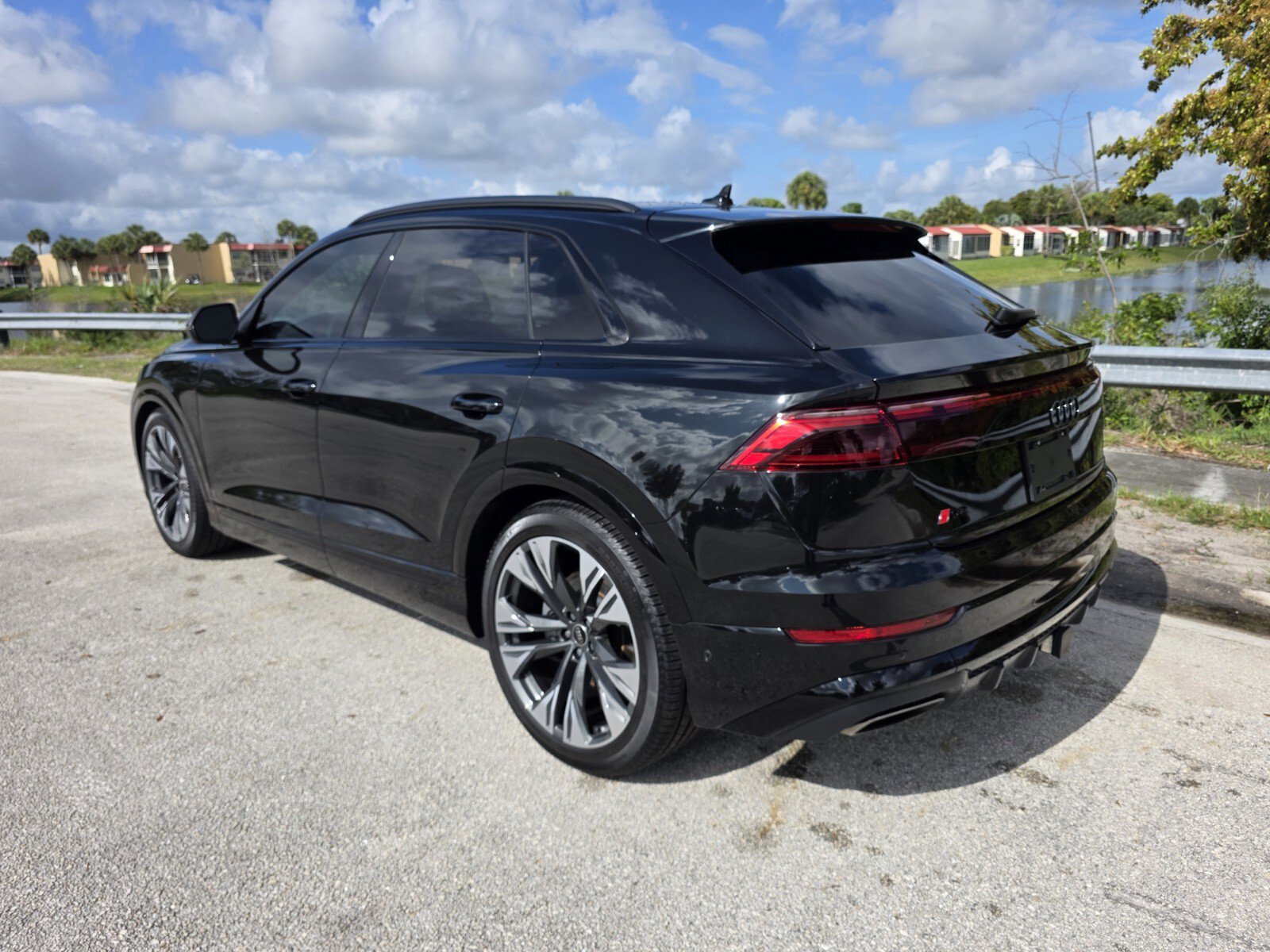 Used 2024 Audi Q8 Prestige AWD/4WD image 2