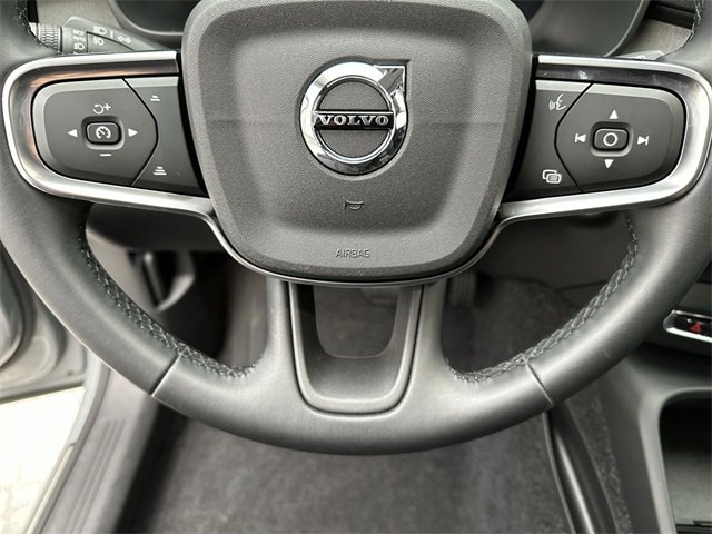 Certified 2025 Volvo XC40 B5 Core image 14