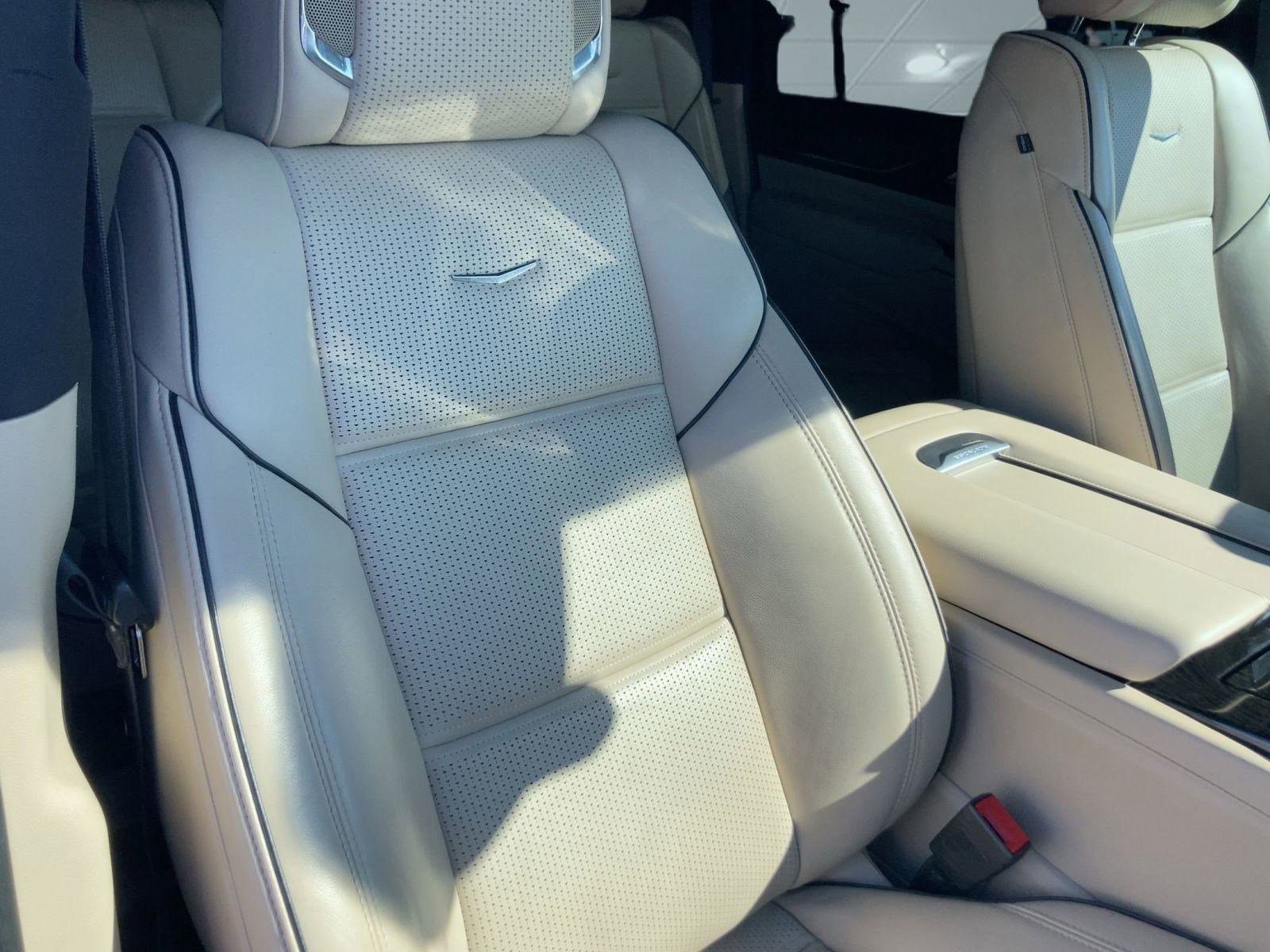Used 2023 Cadillac Escalade ESV Premium Luxury w/ Performance Package image 21