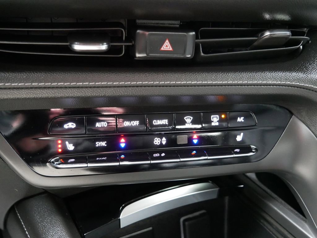 Used 2023 Buick Envision Essence image 19