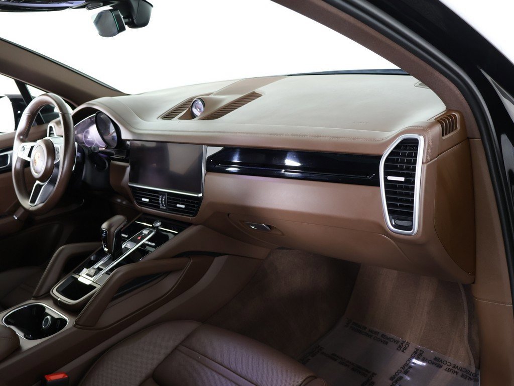 Used 2023 Porsche Cayenne Platinum Edition image 32