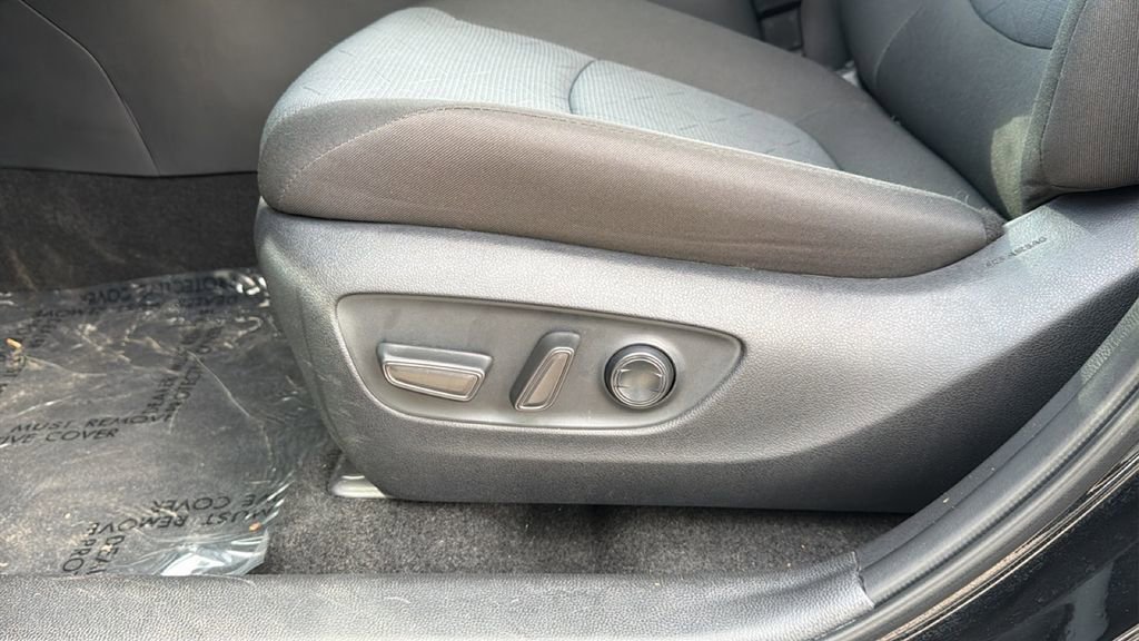 Certified 2025 Toyota RAV4 XLE AWD/4WD image 18