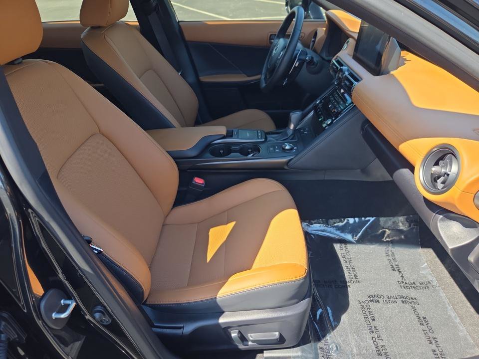 Used 2025 Lexus IS 300 w/ Premium Package RWD image 31