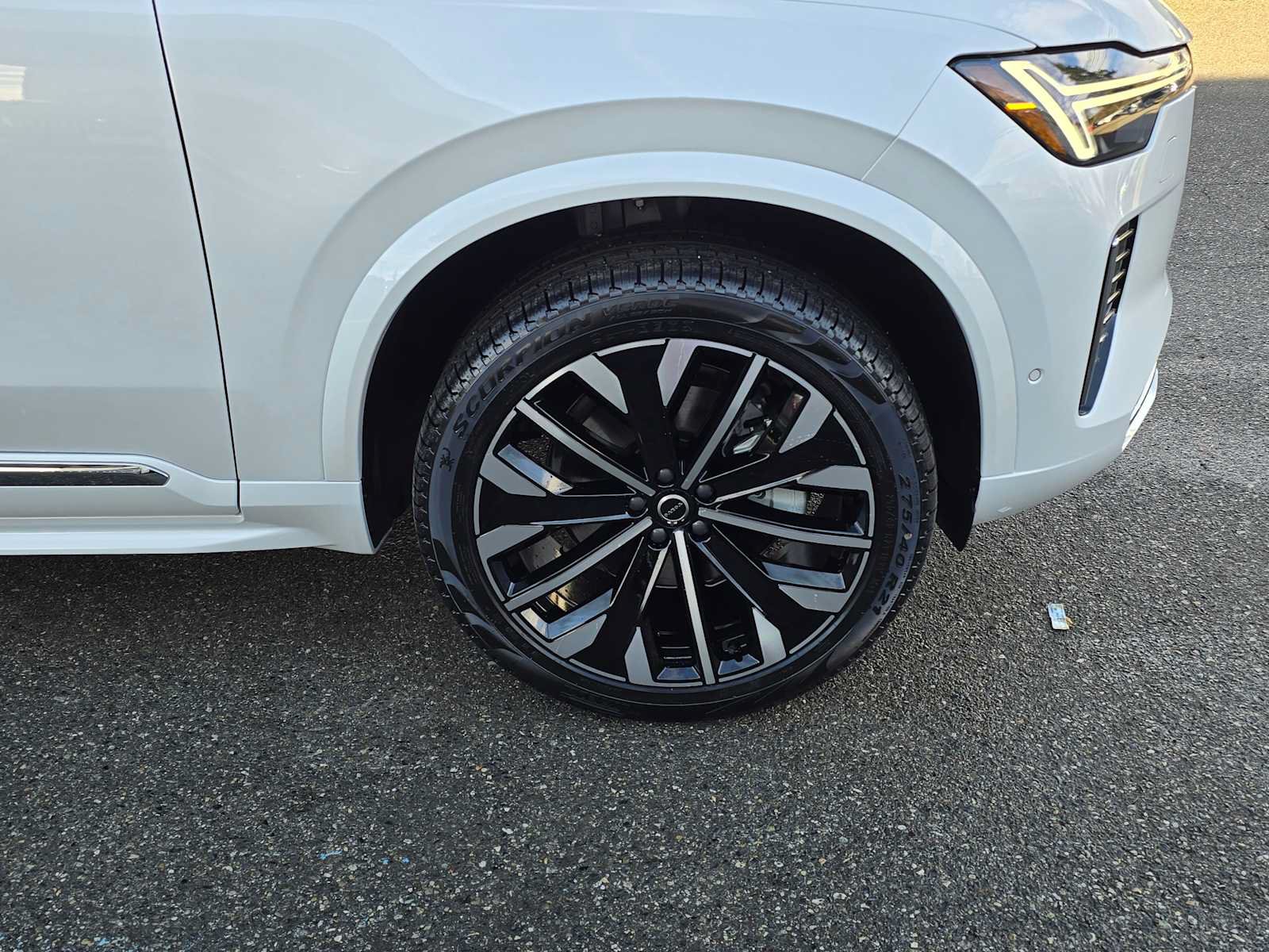 New 2026 Volvo XC90 B6 Plus w/ Protection Package Premier AWD/4WD image 9
