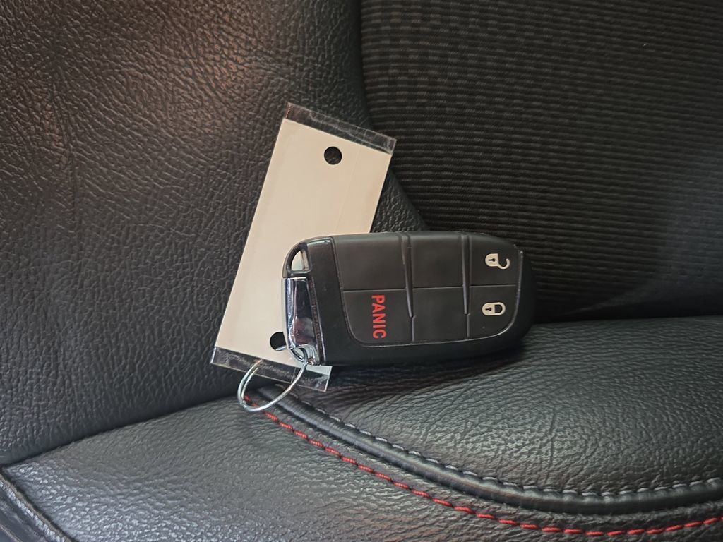 Used 2025 Jeep Compass Trailhawk image 33