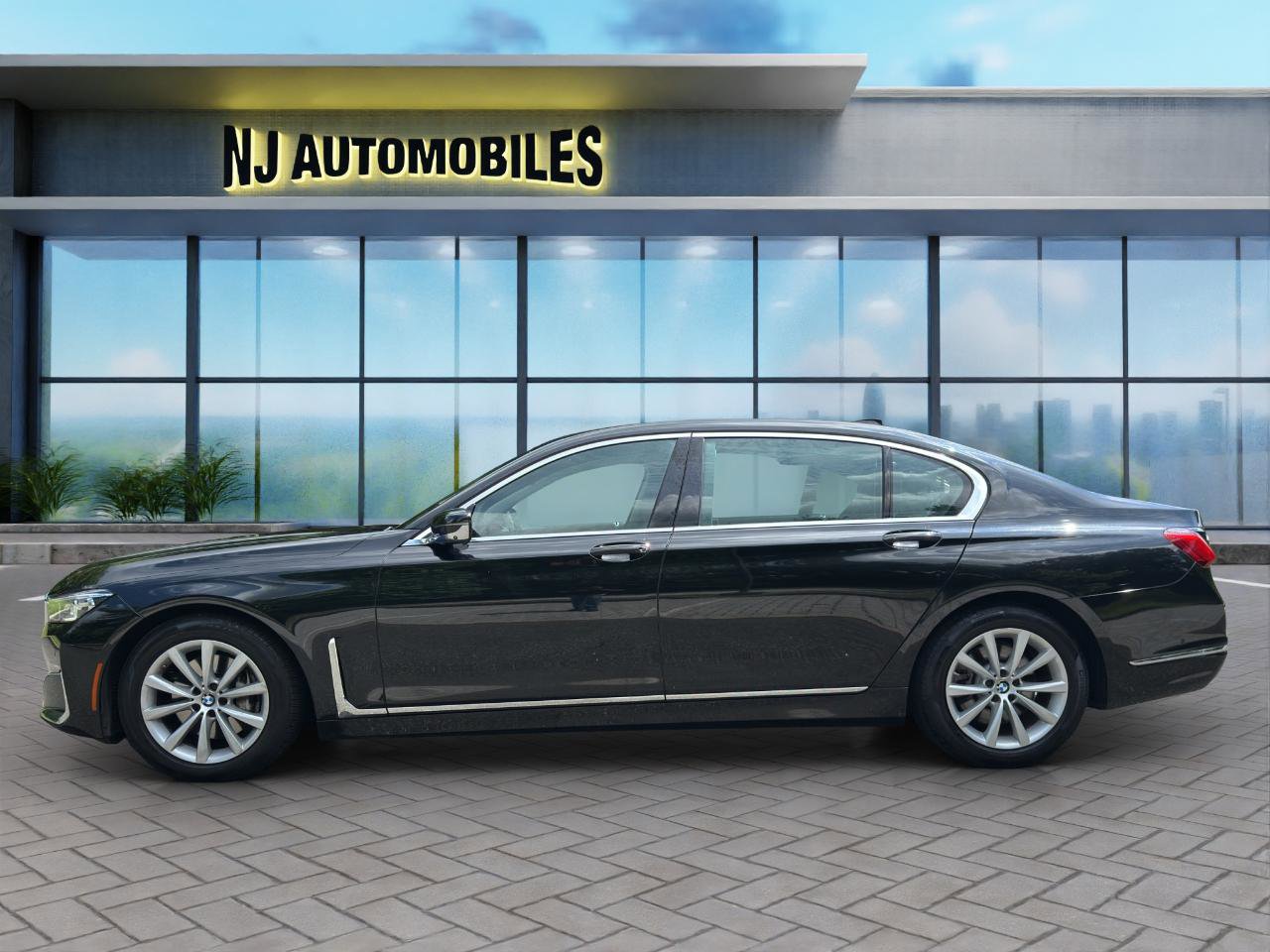 Used 2021 BMW 740i xDrive 740i xDrive Sedan w/ Luxury Rear Seating Package image 4