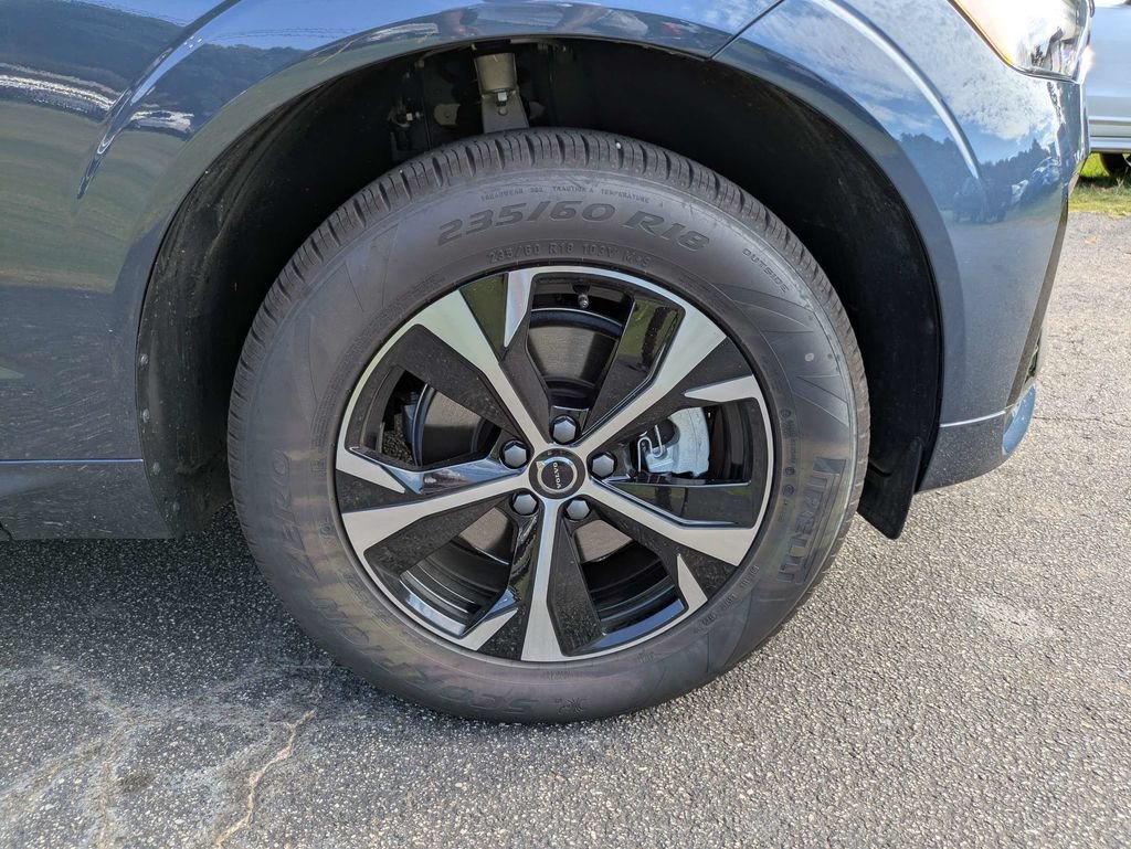 Certified 2026 Volvo XC60 B5 Core AWD/4WD image 11
