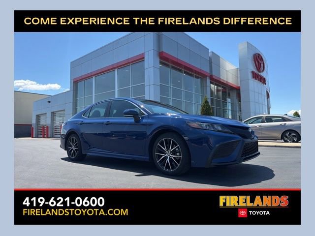 Used 2023 Toyota Camry SE FWD image 1