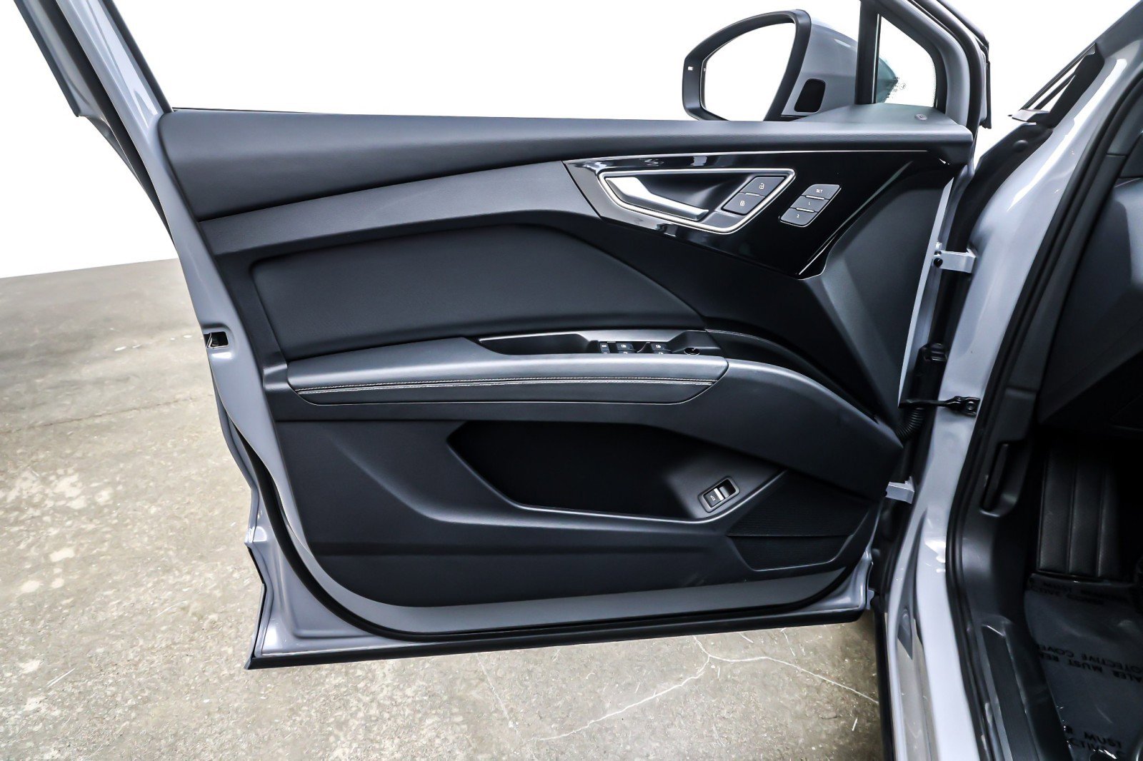 Used 2023 Audi Q4 e-tron Premium w/ Convenience Package image 22