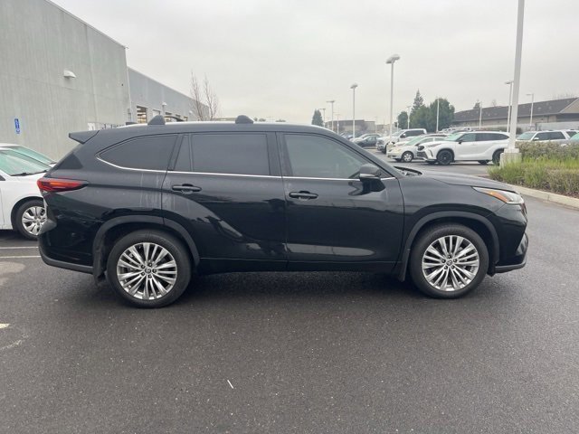 Used 2024 Toyota Highlander Platinum image 4