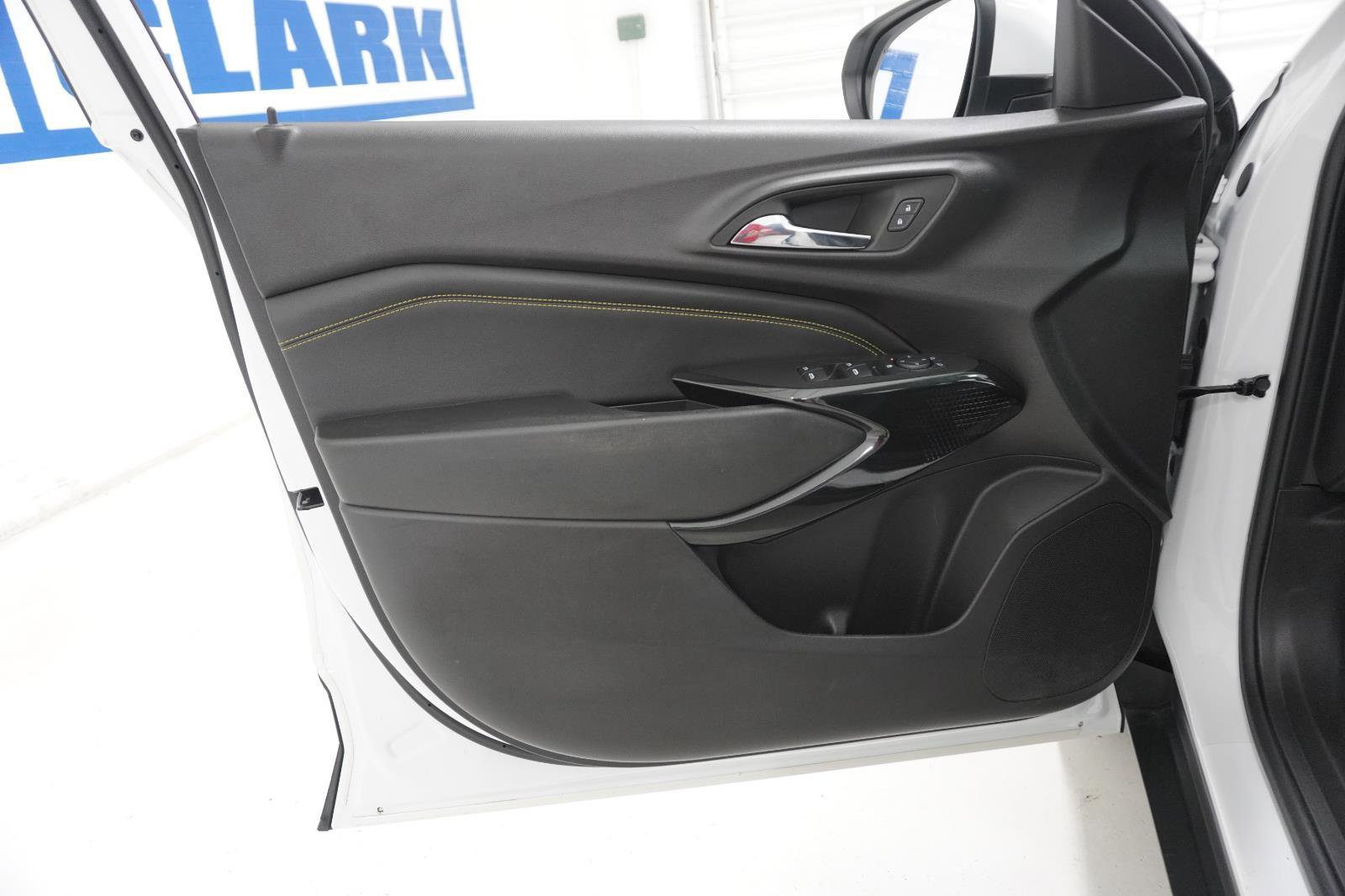 Used 2025 Chevrolet Trax LT w/ Driver Confidence Package image 12