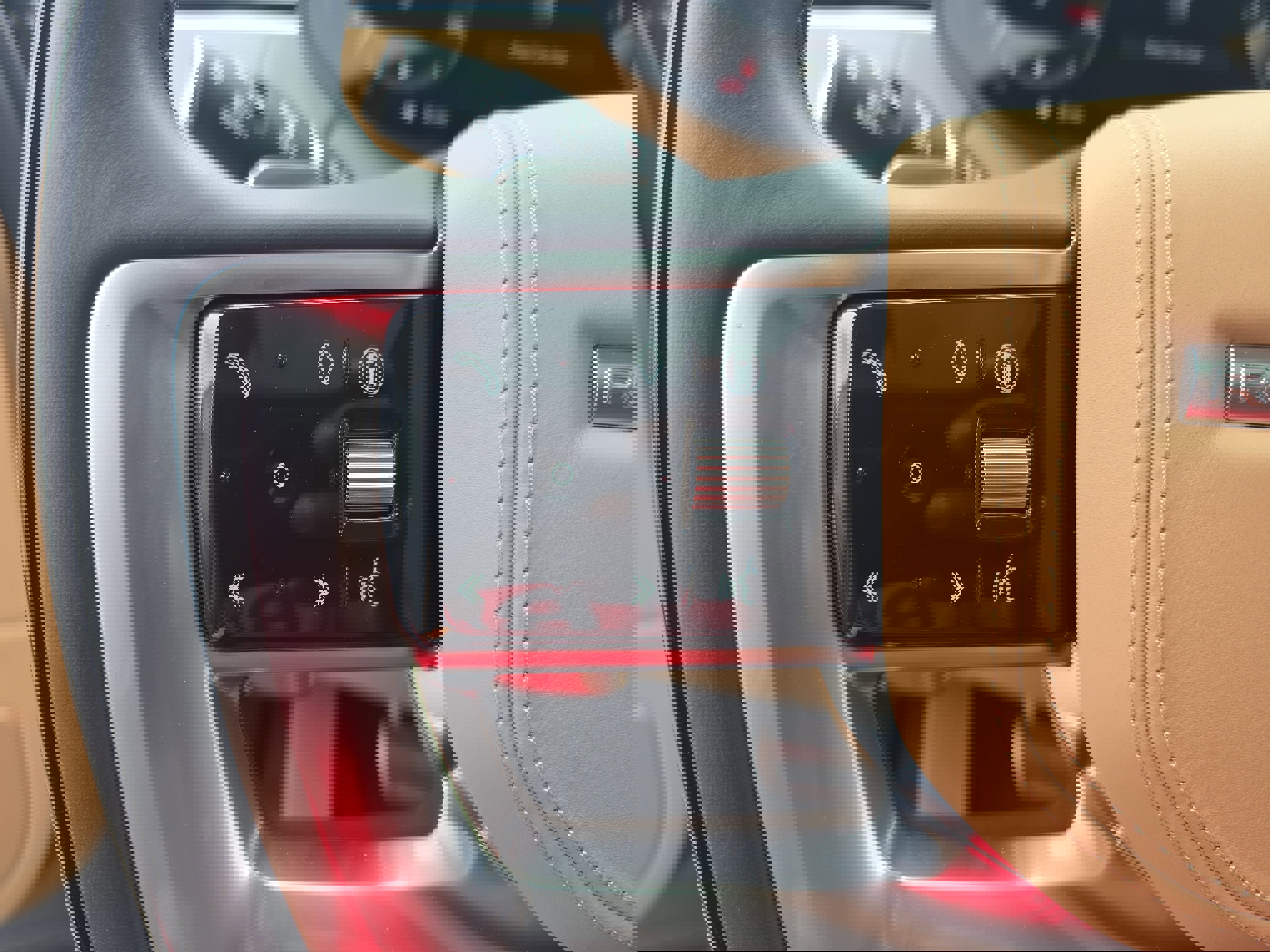 Certified 2025 Land Rover Range Rover SE image 17