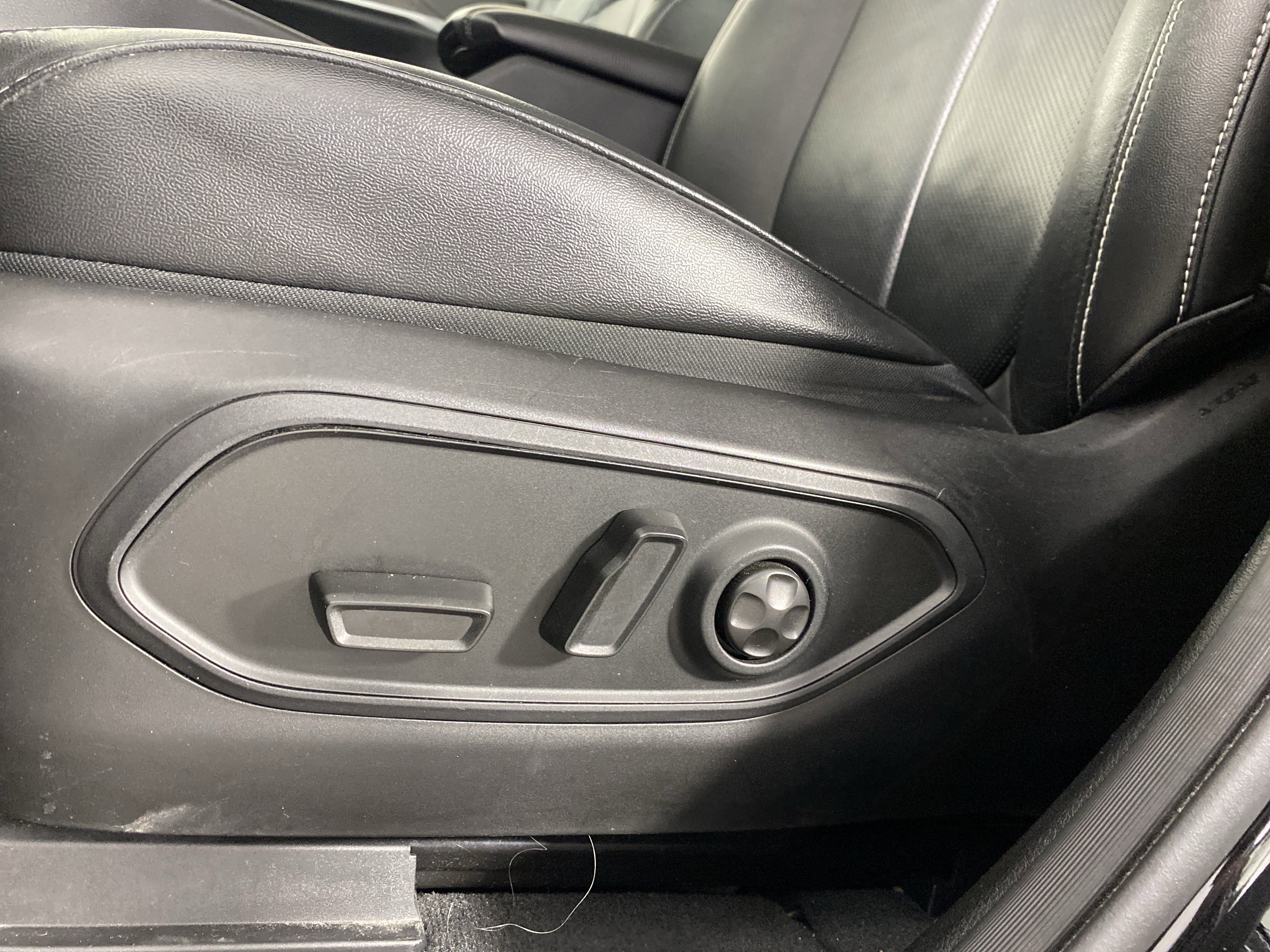 Used 2023 Jeep Grand Cherokee L Limited w/ Luxury Tech Group II image 17
