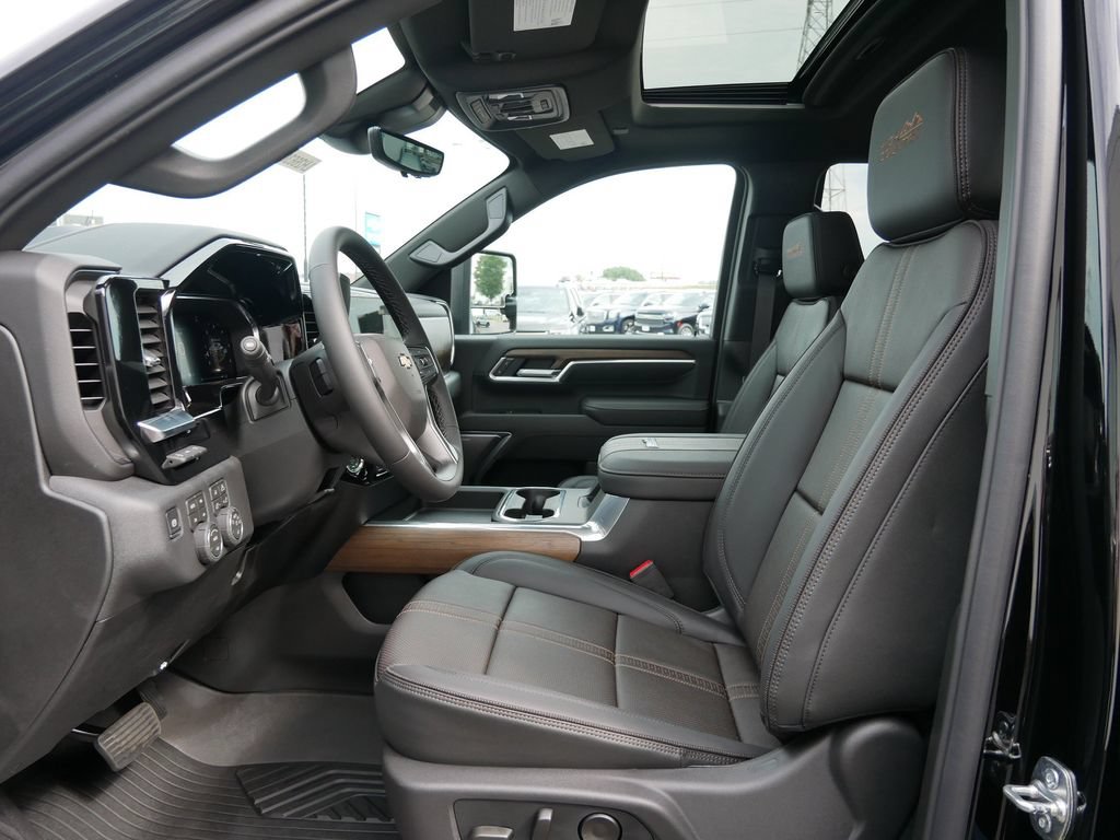 New 2026 Chevrolet Silverado 2500 High Country w/ High Country Premium Package AWD/4WD image 14