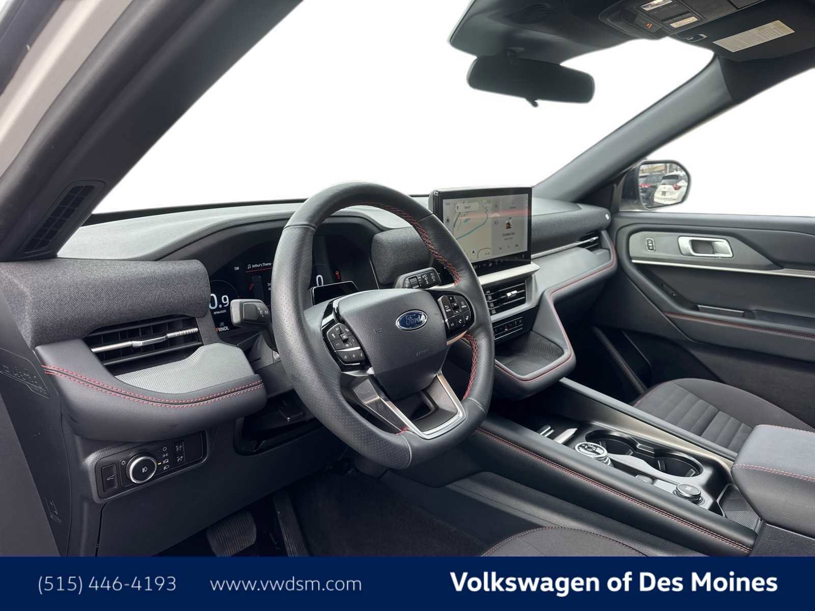 Used 2025 Ford Explorer ST-Line w/ ST-Line Street Pack image 2