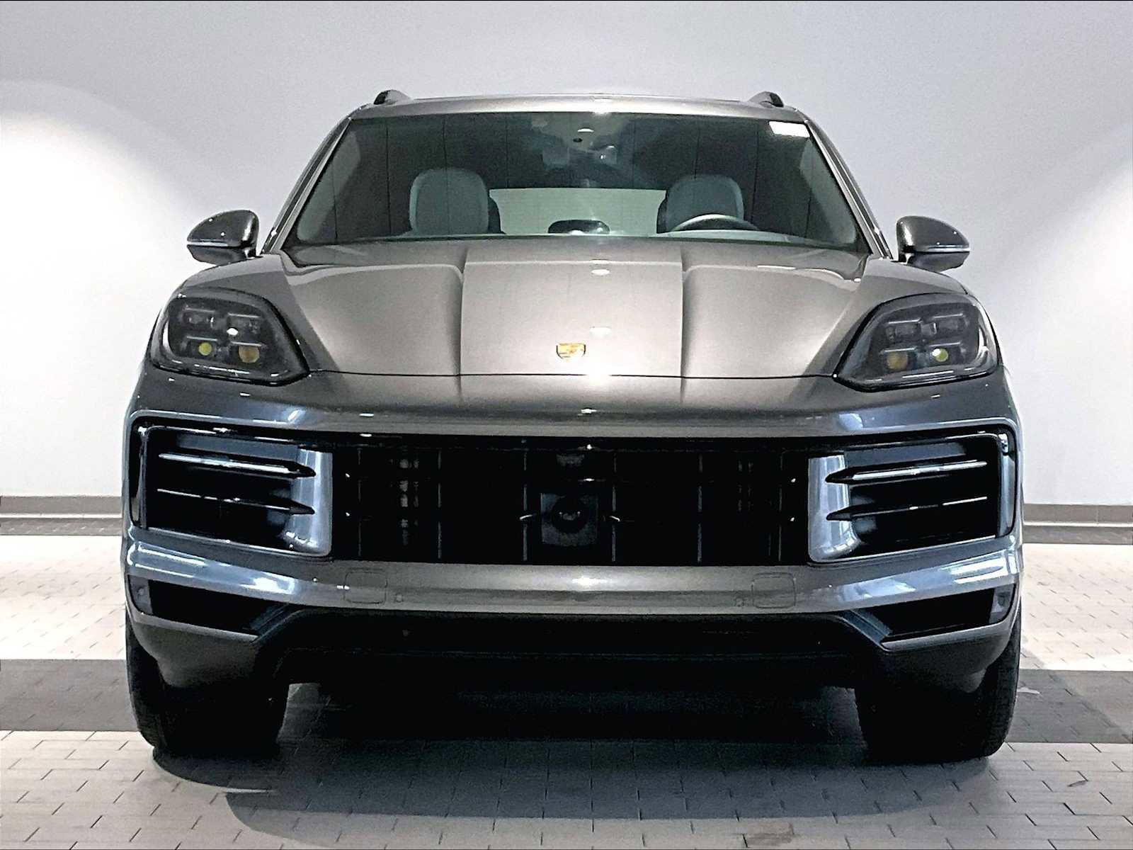 Used 2025 Porsche Cayenne image 13