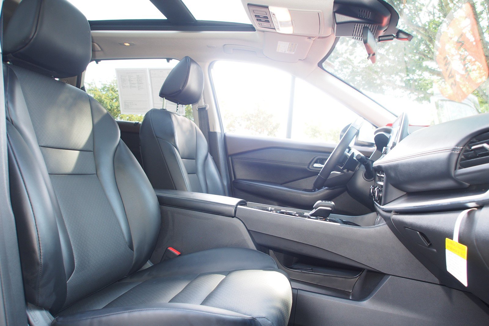 Used 2023 Nissan Rogue SV w/ SV Premium B Package FWD image 11