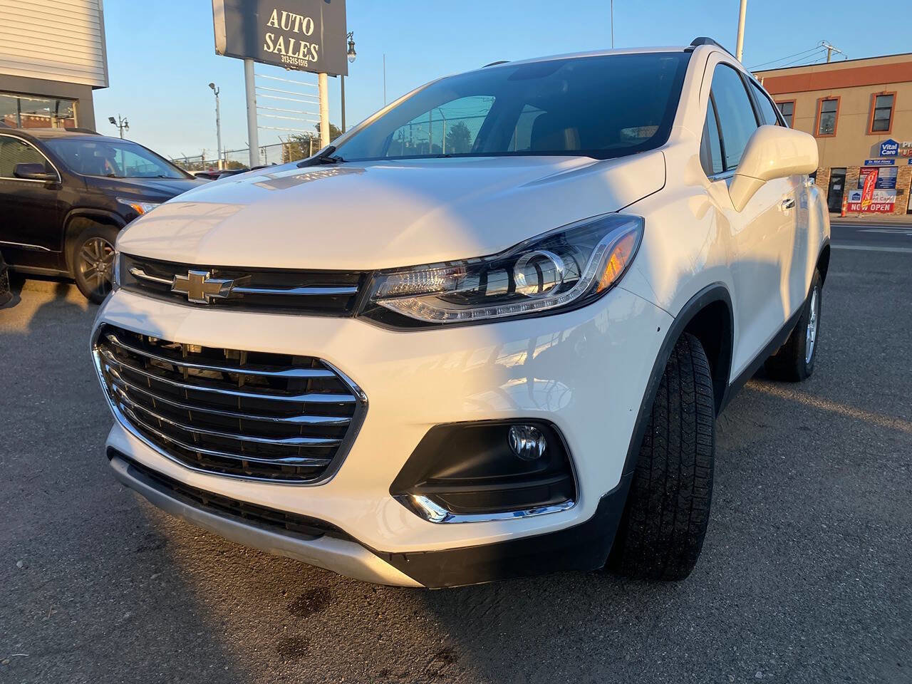 Used 2019 Chevrolet Trax LT w/ LT Convenience Package image 12
