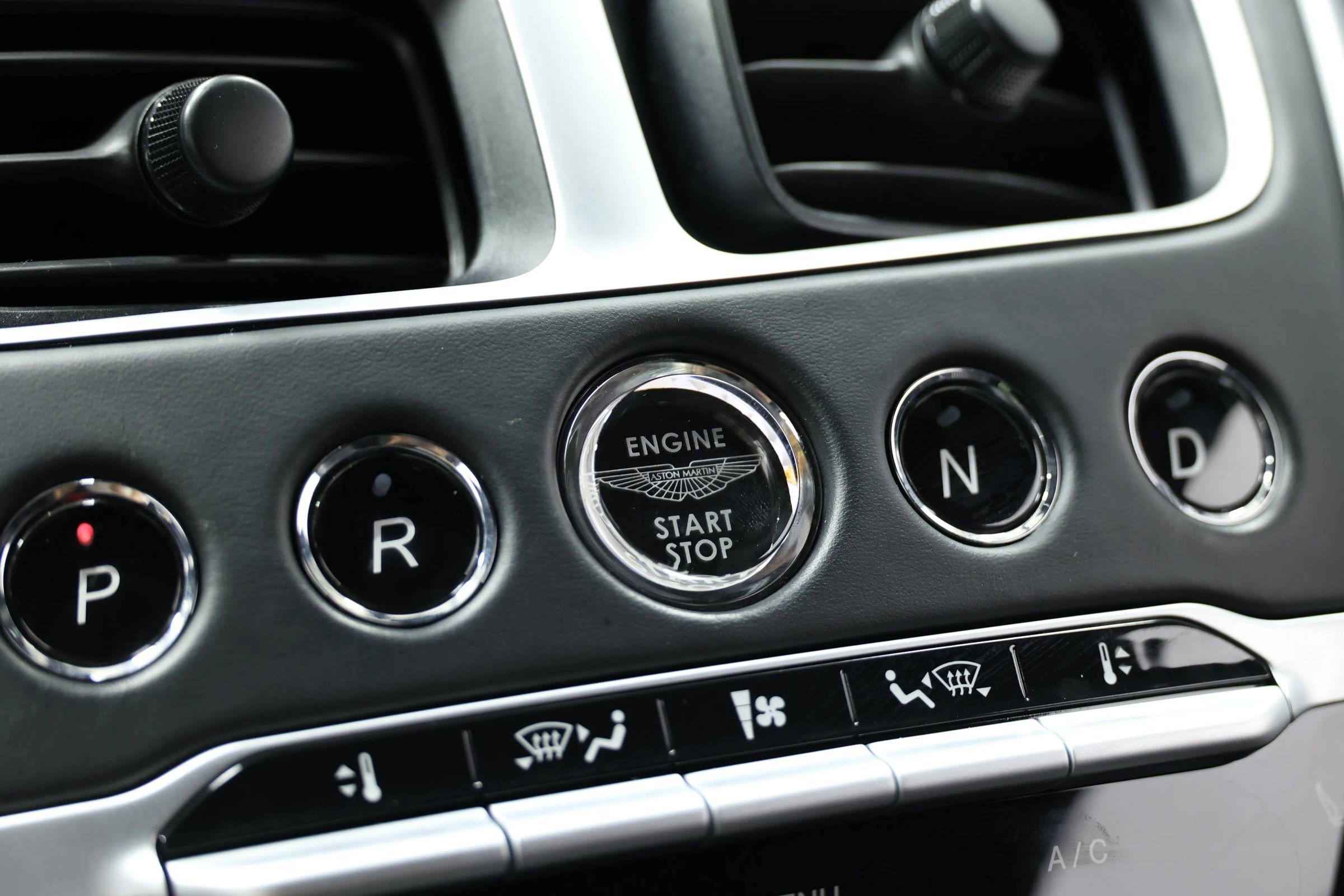 Used 2018 Aston Martin DB11 Coupe image 35