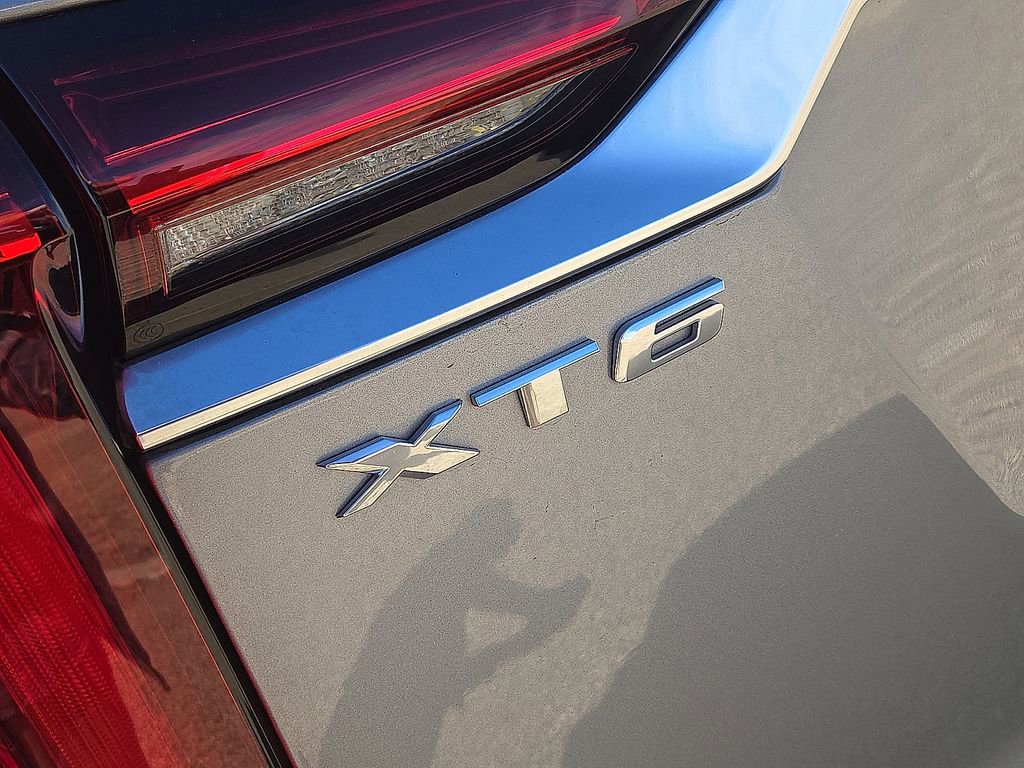 Used 2024 Cadillac XT6 Premium Luxury image 11