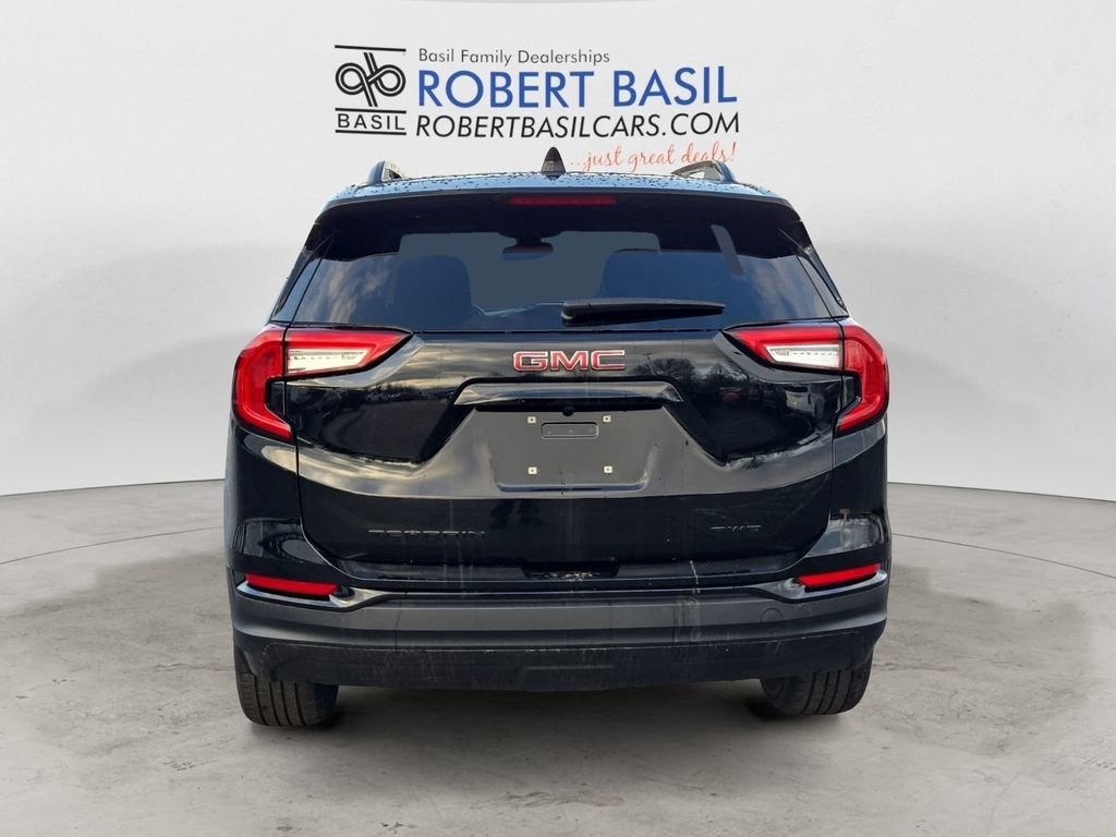 Used 2024 GMC Terrain SLE w/ Driver Convenience Package image 4