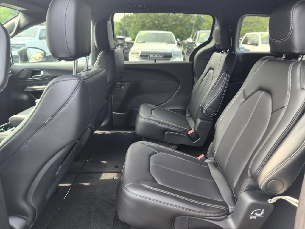 New 2026 Chrysler Pacifica Select w/ S Appearance Package AWD/4WD image 16