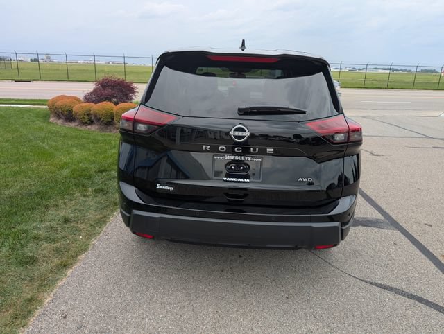 Used 2025 Nissan Rogue SV AWD/4WD image 7