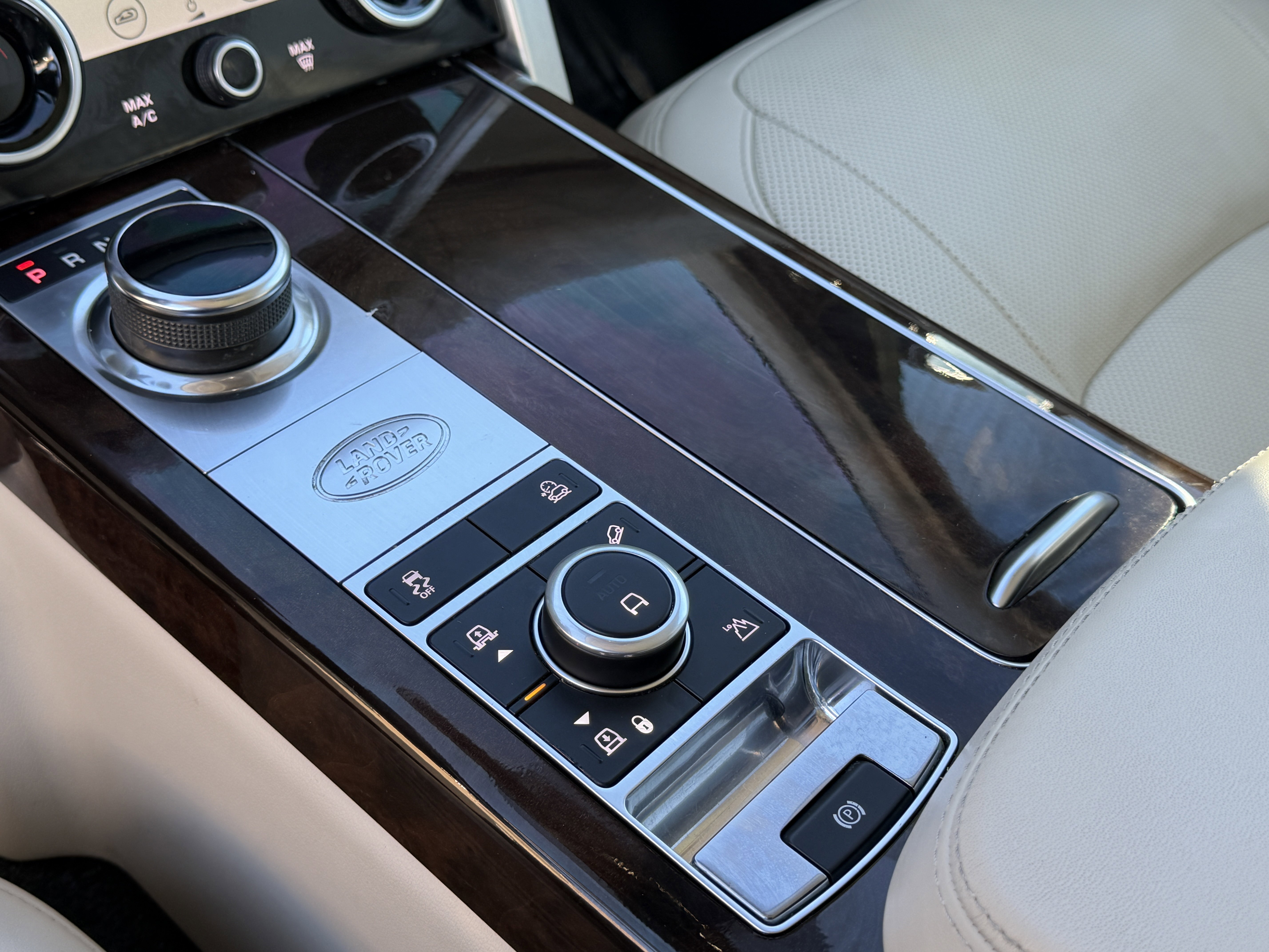 Used 2020 Land Rover Range Rover HSE image 26