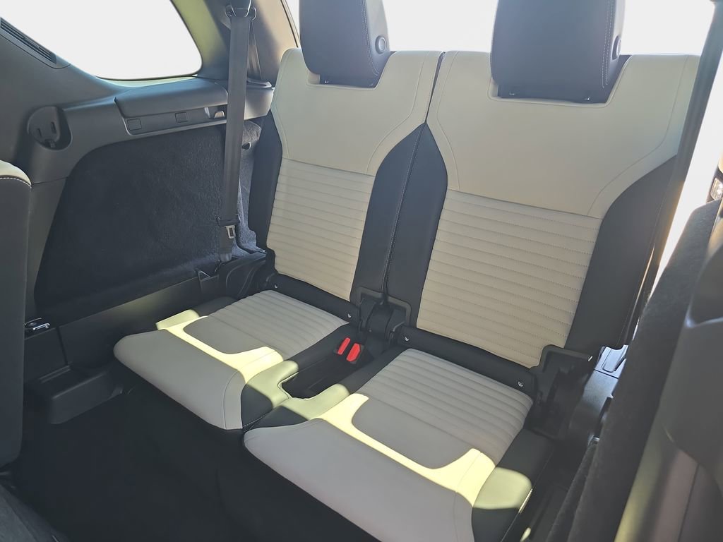 Certified 2023 Land Rover Discovery HSE R-Dynamic image 13
