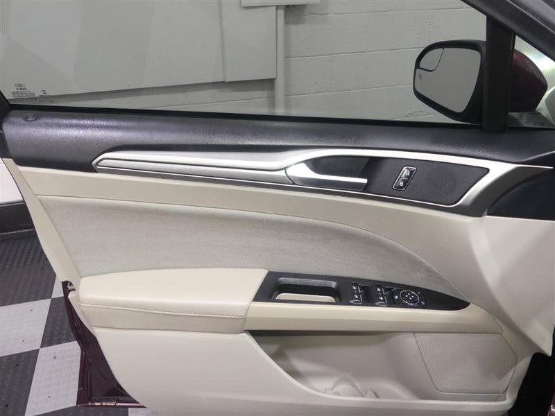 Used 2018 Ford Fusion SE w/ Fusion SE Technology Package FWD image 17