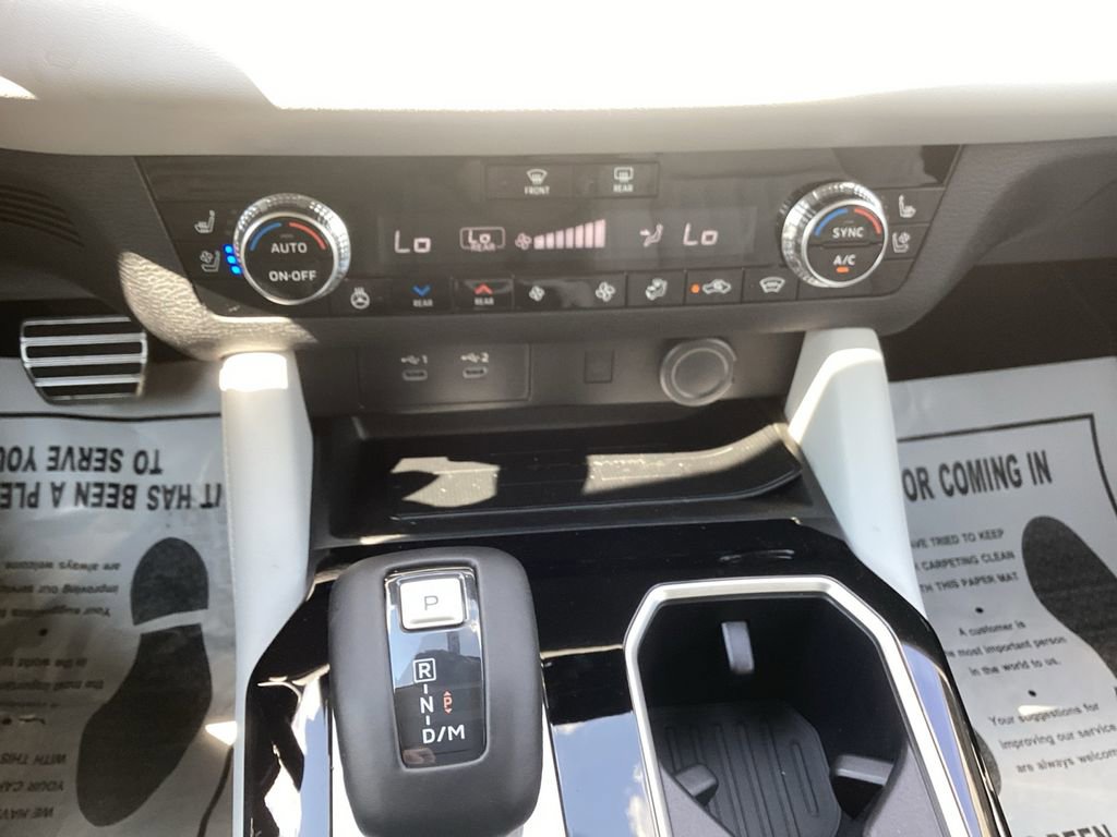 New 2025 Mitsubishi Outlander SEL image 24