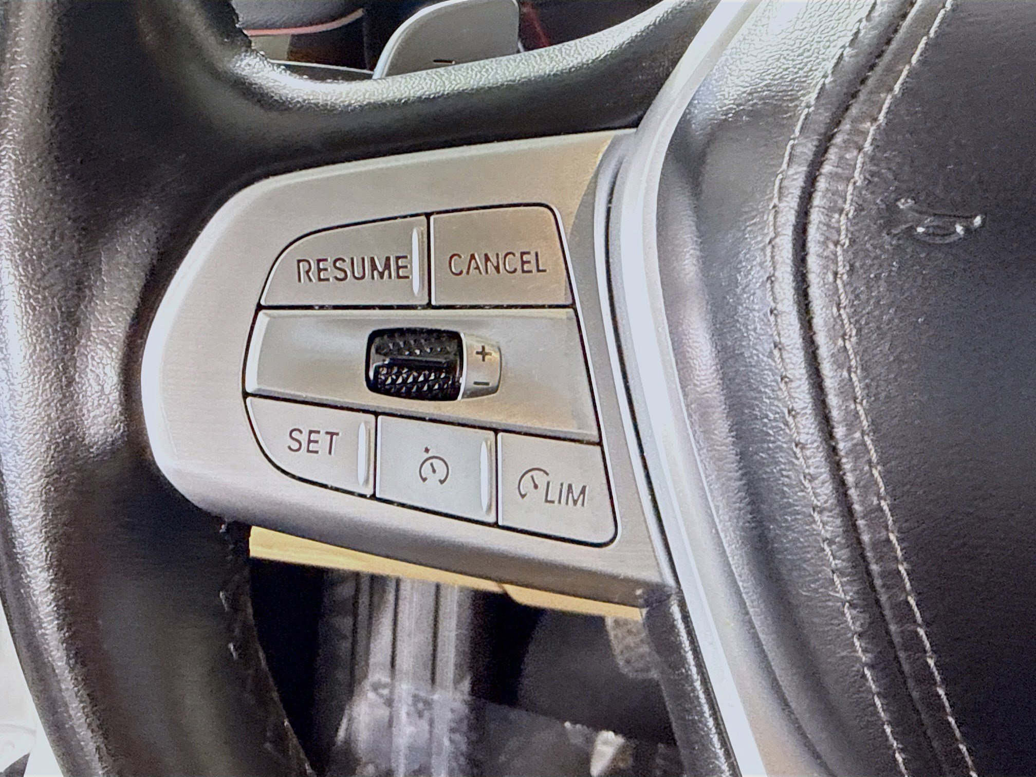 Used 2022 BMW 740i image 14