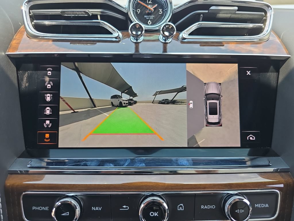 Used 2021 Bentley Bentayga AWD/4WD image 26