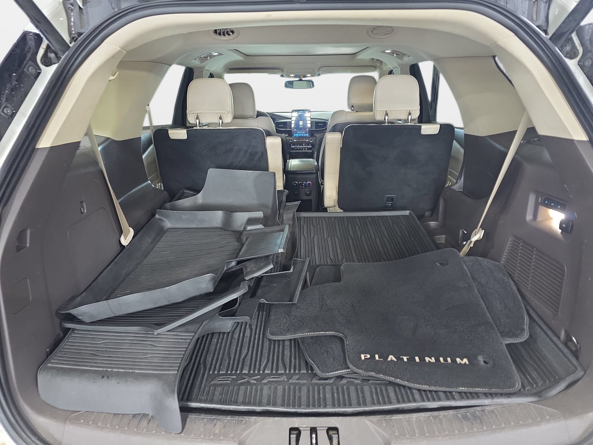 Used 2020 Ford Explorer Platinum w/ Premium Technology Package AWD/4WD image 12