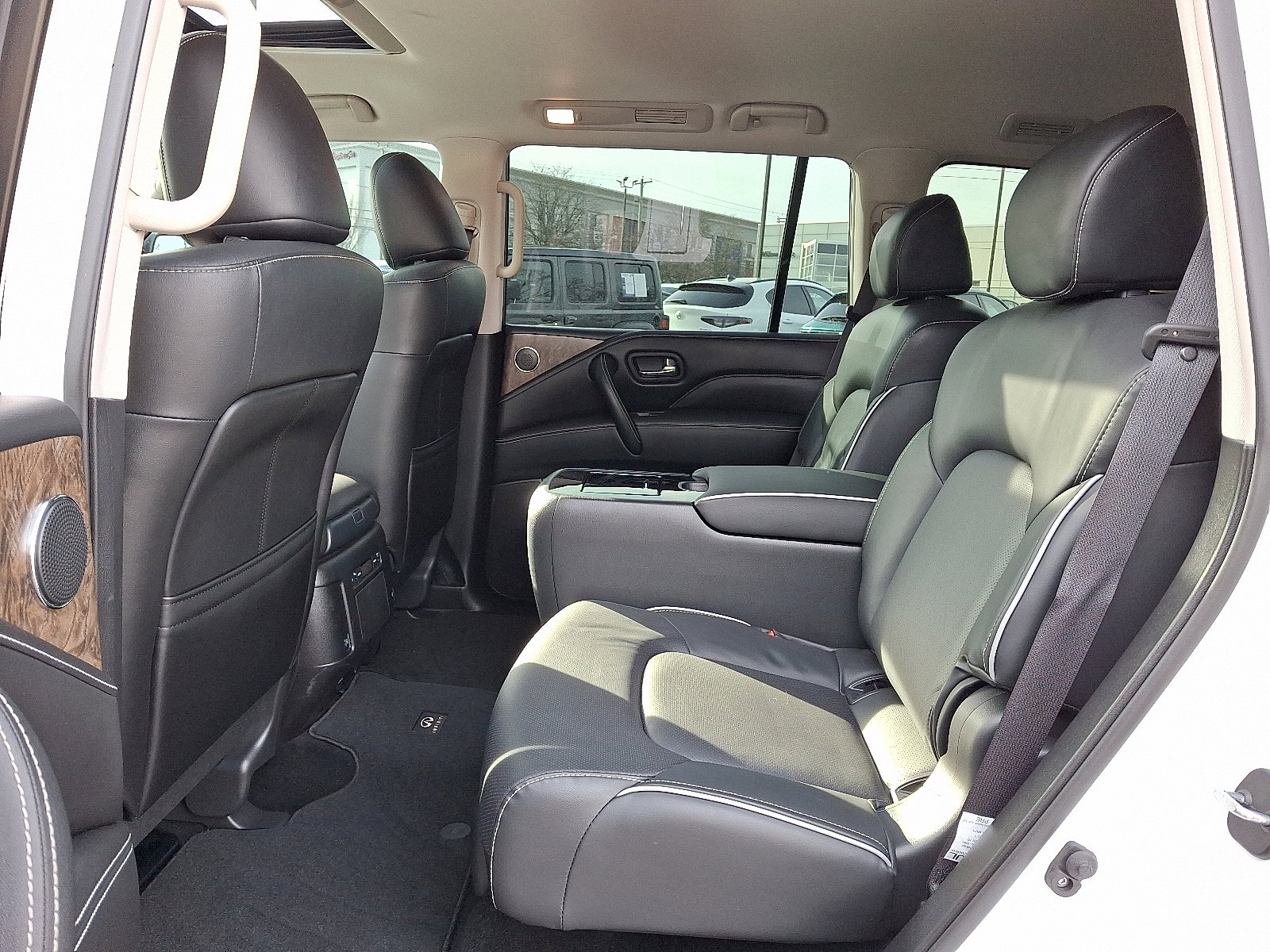 Certified 2024 INFINITI QX80 Premium Select w/ Cargo Package image 11