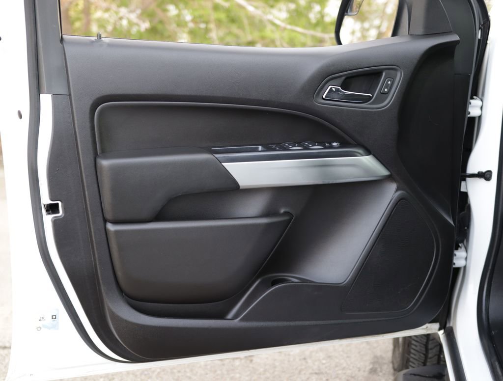 Used 2017 Chevrolet Colorado LT w/ LT Convenience Package image 22