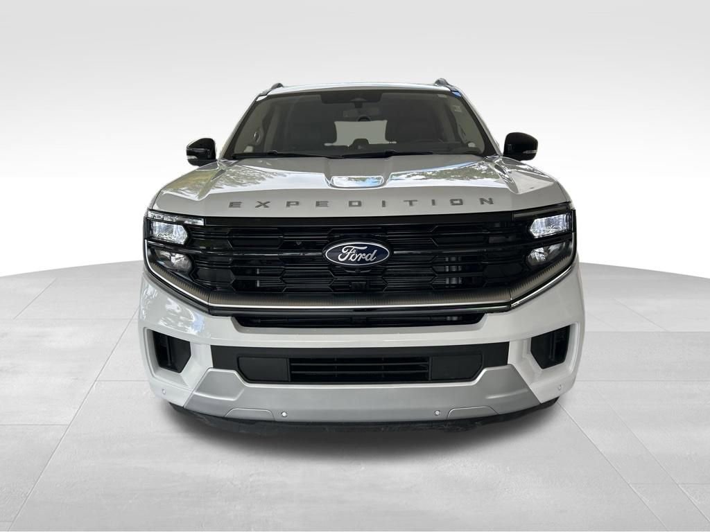 Used 2025 Ford Expedition Platinum image 12