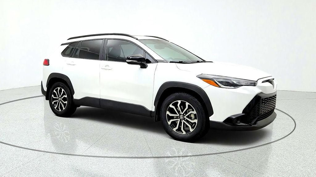Used 2025 Toyota Corolla Cross AWD Hybrid w/ Moonroof Package image 3