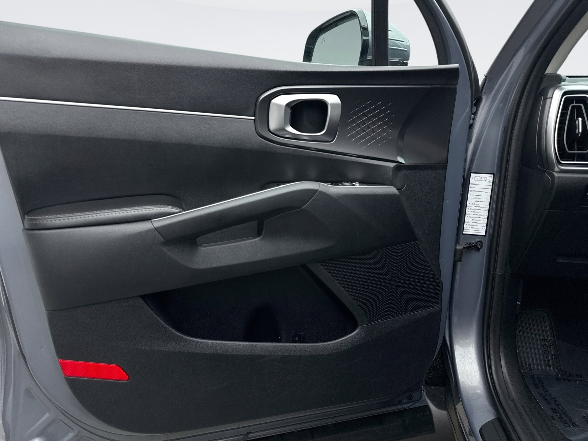 Used 2024 Kia Sorento S image 9