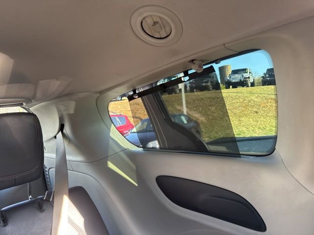 Used 2018 Chrysler Pacifica Touring-L image 13